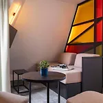 Le 12 Hotel 4*