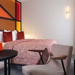 Le 12 Hotel 4*