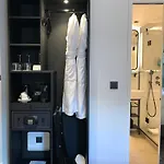 Le 12 Hotel