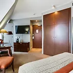 Le 12 4* Parigi