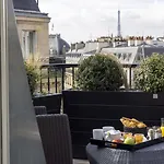 Le 12 Hotel