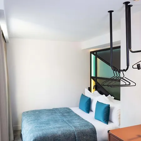 Le 12 Hotel