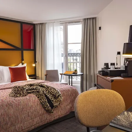 Le 12 Hotel