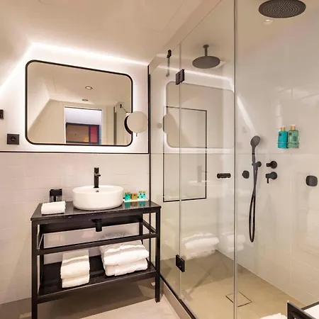 Le 12 Hotel 4*