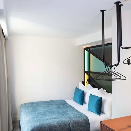 Le 12 Hotel