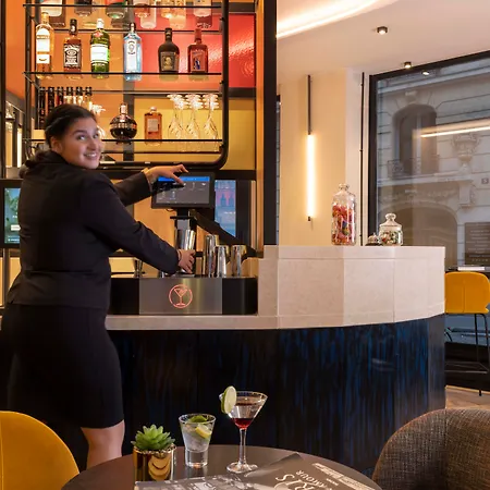 Le 12 Hotel