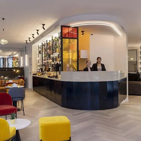 Le 12 Hotel