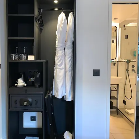 Le 12 Hotel