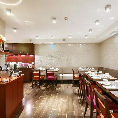 Le 12 Hotel 4*