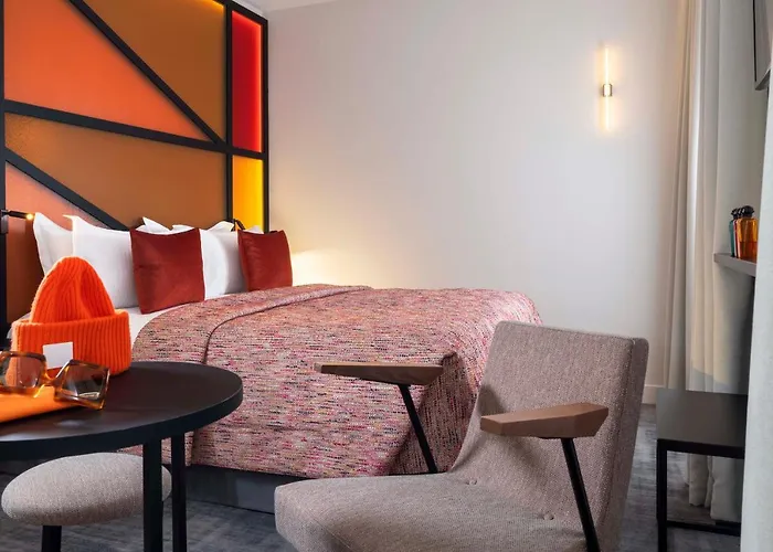 Le 12 Hotel 4*