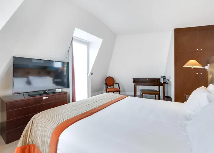 Hotel Le 12 4*