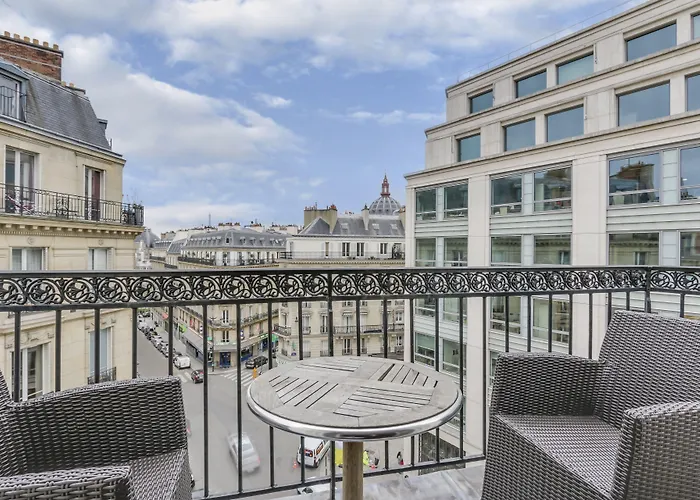 Le 12 Hotel