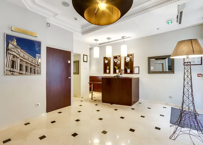 Le 12 Hotel 4*