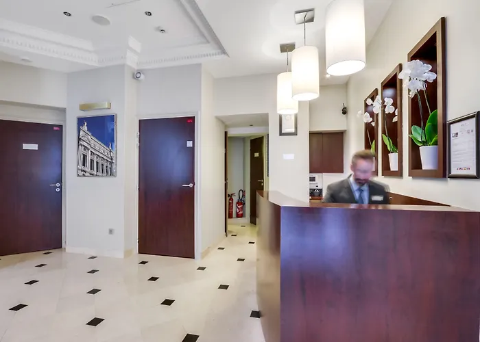 Hotel Le 12 4*