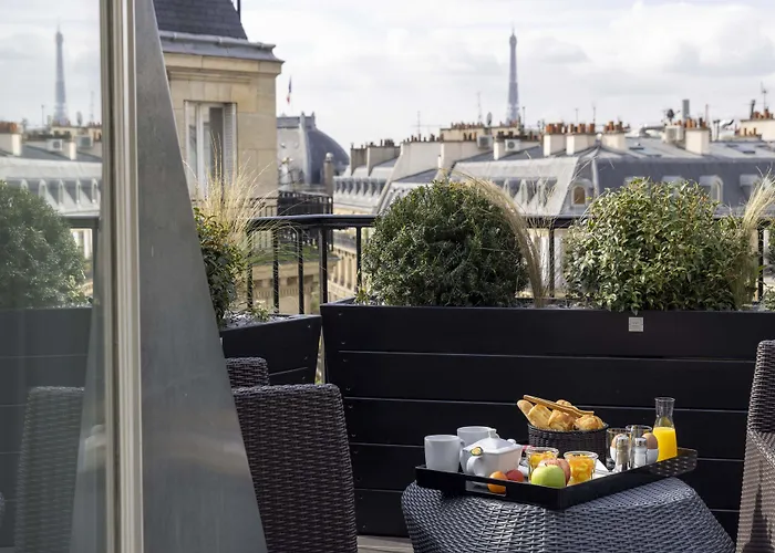 Le 12 Hotel