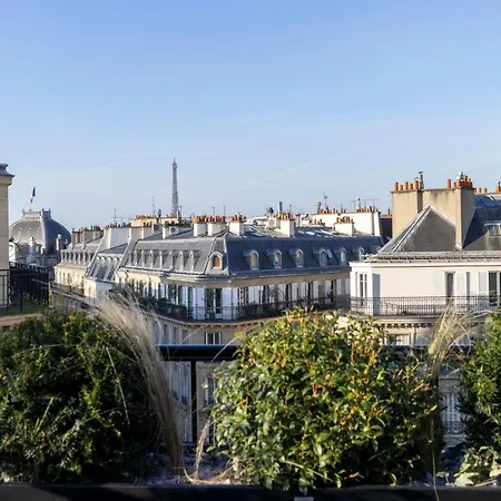 Le 12 Hotel 4*