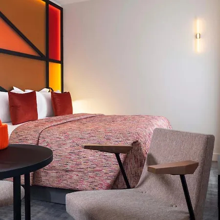 Le 12 Hotell 4*
