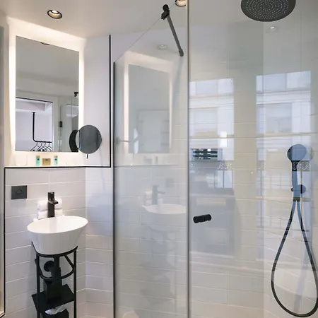 Le 12 Hotel 4*
