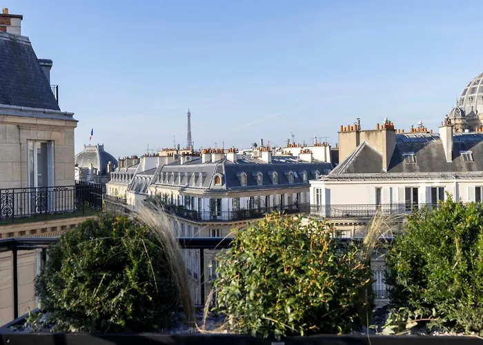 Le 12 Hotel 4*